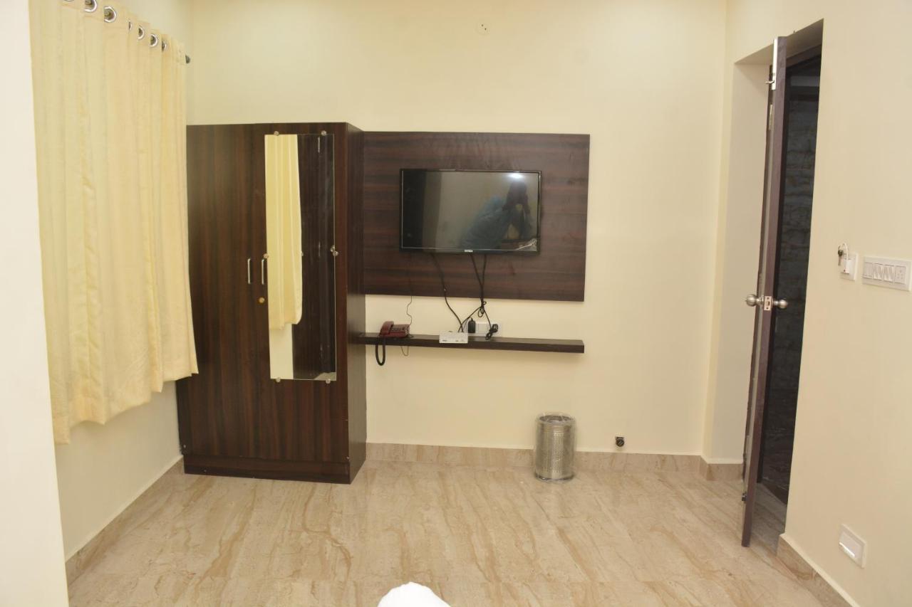 Arihanth Inn Vellore Εξωτερικό φωτογραφία